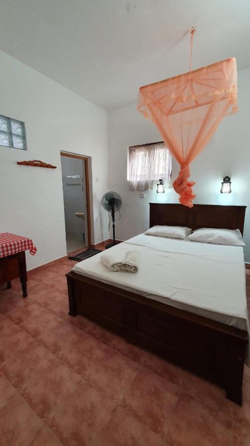 Guesthouse Kind And Love ヒッカドゥワ エクステリア 写真