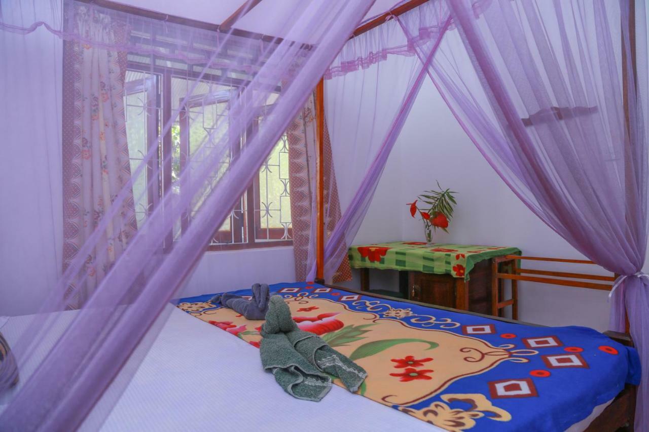 Guesthouse Kind And Love ヒッカドゥワ エクステリア 写真